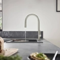 Кухонный смеситель Hansgrohe Talis M54 с вытяжным душем, сталь (72800800) - миниатюра фото 1