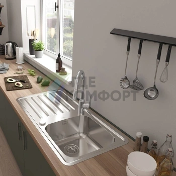 Кухонный смеситель Hansgrohe Focus M42 с выдвижным душем и стильным дизайном (71820800) - фото 1